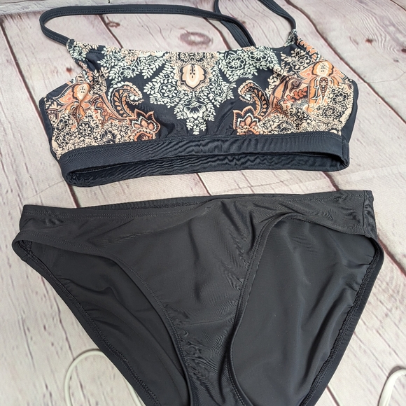 Size med swimsuit lot. Hawaiian, floral, stripes, Paisley. 044 - Picture 2 of 5